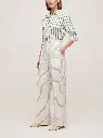 Model_wearing_pants_in_studio_2K_20260925144017.webp