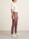 Woman_wearing_pants_in_studio_2K_20260925151101.webp