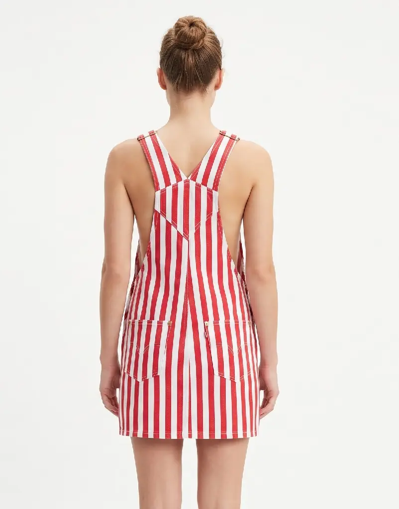 Model_wearing_dress_standing_2K_20260922173249.webp