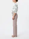 Woman_wearing_pants_in_studio_2K_20260925154152.webp