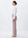 Woman_wearing_pants_in_studio_2K_20260925154201.webp