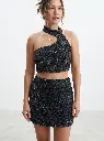 Woman_wearing_two_piece_set_2K_20260925171919.webp