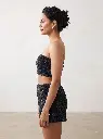 Woman_wearing_two-piece_set_2K_20260925171511.webp