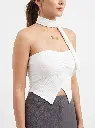 Woman_wearing_top_in_studio_2K_20260925180334.webp
