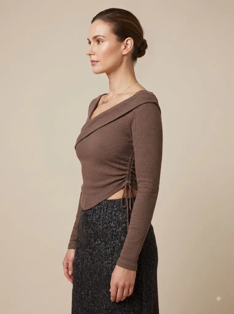 Woman_wearing_identical_top_phot…_2K_20260925183145.webp