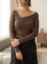 Woman_posing_in_top_2K_20260925183047.webp