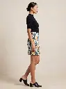 Female_model_wearing_skirt_photo…_2K_20260922234207.webp