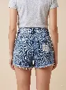 Girl_wearing_pants_back_view_2K_20260923005520.webp