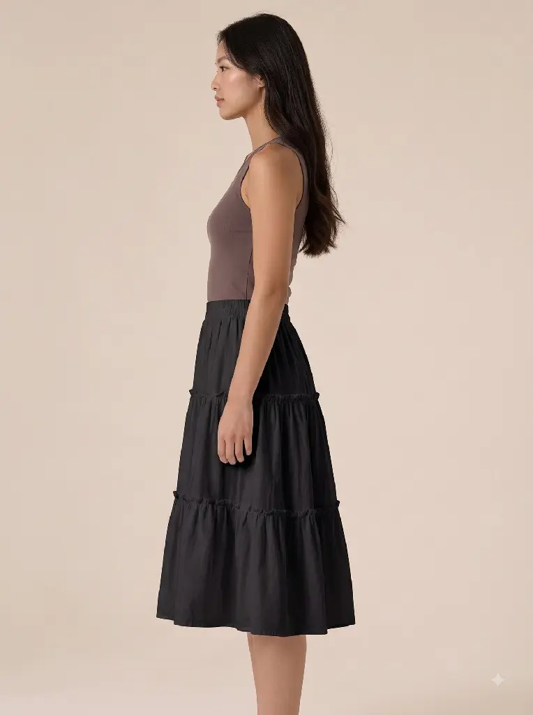 Crop_woman_standing_panel_2K_20261004015037.webp