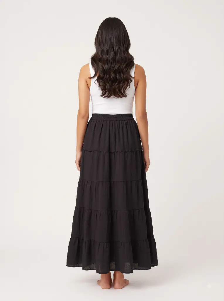 Model_wearing_skirt_in_studio_2K_20261004022719.webp
