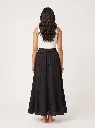 Model_wearing_skirt_in_studio_2K_20261004022719.webp